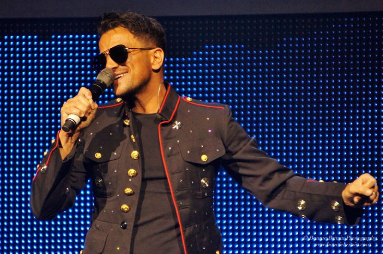 Peter Andre as Michael Jackson - Thriller Live